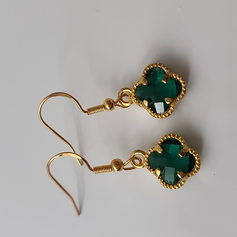 Clover Simulated Emerald Gold Plate sterling Silver Post Allergy Friendly - Picture 2 of 5